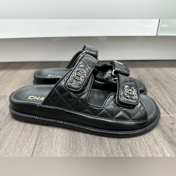 2024P CHANEL BLACK LEATHER OPEN DAD QUILTED CC LOGO SLIDE SANDALS SLIDES MULES - Picture 6 of 15